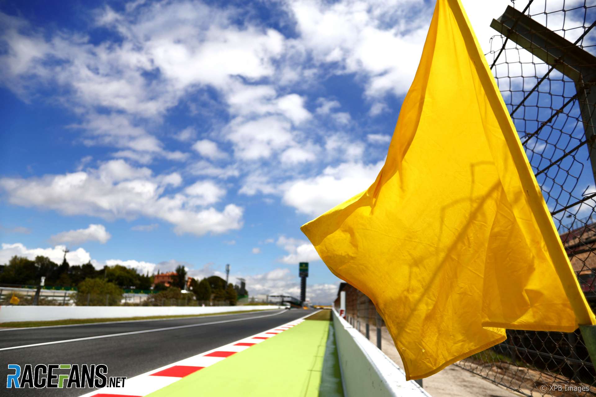 Track atmosphere, yellow flag
11.05.2017. Formula 1 World Championship, Rd 5, Spanish Grand Prix, Barcelona, Spain, Preparation Day.
- www.xpbimages.com, EMail: requests@xpbimages.com - copy of publication required for printed pictures. Every used picture is fee-liable. © Copyright: Charniaux / XPB Images
